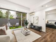 Ultra Convenient One Bedroom Courtyard Apartment with...