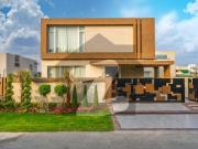 Ultra Luxury 1 Kanal Masterpiece near park hot location