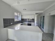 Ultra Modern & Convenient Home!