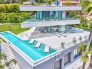 ULTRA MODERNE PROPRIETE SURPLOMBANT LA PRINCIPAUTE DE MONACO