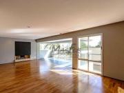 Um apartamento ensolarado e claro na parte tranquila da...