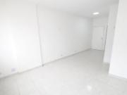 Um dormitório reformado próximo à praia e shopping. São Vic