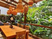 UM ENCANTO DE CASA EM LOCALIZAÇÃO PRIVILEGIADA, A 150...