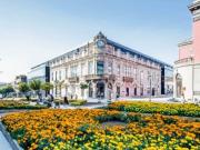 Um espaço de escritório privado personalizado de acordo...