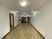 Um Lugar Imóveis Aluga: Apartamento com 3 quartos sendo...