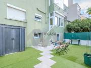 Um refúgio urbano T2+1 com jardim privativo, a dois...