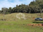 UM RIACHO, UMA CASA, E A NATUREZA, ESPERANDO VOCÊ
