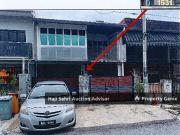 umah Teres Dua 2 Tingkat Pertengahan yang beralamat pos...