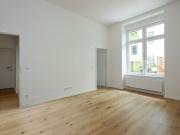 umfassend modernisiert mit Einbauküche, Waschtrockner...