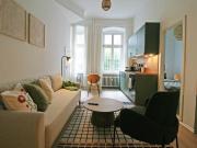 Umfassend modernisierte 3 Zimmer Altbau Wohnung mit Balkon