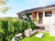 UMWELTFREUNDLICHES DORFHAUS MIT GARTEN, IM BAU