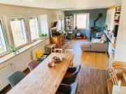 Umweltfreundliches Familienhaus, in dem das Leben gut ist