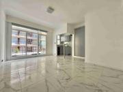 Un ambiente a la calle con balcón. Mar del Plata