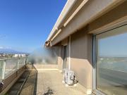 UN APPARTEMENT AU DERNIER ETAGE, AVEC TERRASSE ET GARAGE, A