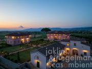 Un capolavoro toscano: villa con dependance, cantina e...