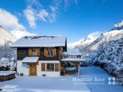 LES HOUCHES Un chaleureux chalet de 5 chambres sur un...