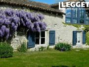 Un complexe de pavillons en pierre magnifiquement...