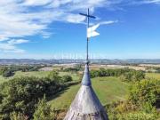 Un domaine clôturé à couper le souffle, comprenant un...