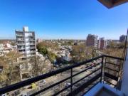 Un dormitorio con cochera Depto al frente con balcón