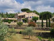 Un exceptionnel mas rénové de 196 m2 avec 1,6 ha de terrain