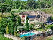 Un mas en campagne à proximité d'un charmant village...