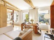 Un penthouse d’esthète dans un hôtel particulier sur jardin