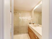 Un piso reformado con vistas abiertas a la naturaleza en...