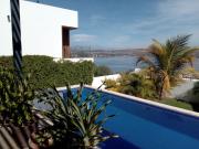 Un Precio Especial: Una Casa Muy Especial Vista al Lago...