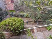 Un refugi al centre de Manresa: jardí, piscina i espai...