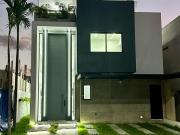 Un Refugio de Elegancia y Altura en el Corazón de Cancún...