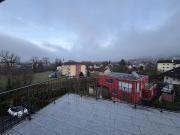 Un salon aux dimensions généreuses et une terrasse