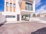 Una casa contemporánea lista para entrar a vivir, a...