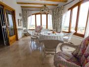 Una casa rustica reformada, con orientación sureste,...