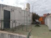 UNA CASA Y DOS DEPARTAMENTOS