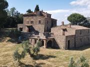 Una favolosa tenuta nella campagna di Volterra con una...