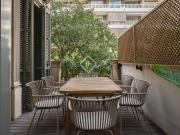 Una impresionante vivienda ubicada en un edificio del...