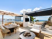 Una propiedad excepcional con vistas panorámicas al mar...