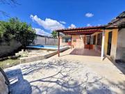 Una sola planta, 3 recámaras, amplio jardín y piscina