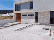 UNA VIDA CÓMODA Y FAMILIAR, AMPLIO JARDÍN NUEVO REFUGIO