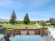 LOCK, LEAVE & LOVE THE VIEW CENTRAL BAY BLISS!