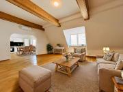UNBEFRISTET! Schönes 5 Zimmer DG mit Balkon ab September...