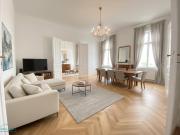 UNBEFRISTETE ALTBAUMIETE ERSTBEZUG NÄHE LOQUAIPLATZ