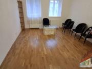 Unbefristete Erdgeschoßwohnung in ruhiger Gasse sucht...