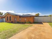 Under contract Lovely, modern and private home ideal for...