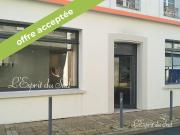 Une galerie d'art et 2 étages + combles à rénover...