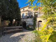 Une maison de village au coeur du Luberon, au calme et...