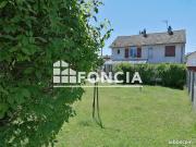 Une maison familiale nichée dans un environnement...