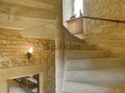 Une partie château au cœur d'un village médiéval....