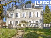 Charmant manoir niché dans prairies et bois, avec...