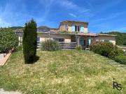 Une villa de 144 m2 habitables avec terrasse et 1138 m2...